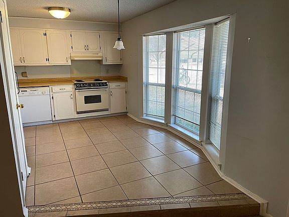 Kitchen with Breakfast Nook