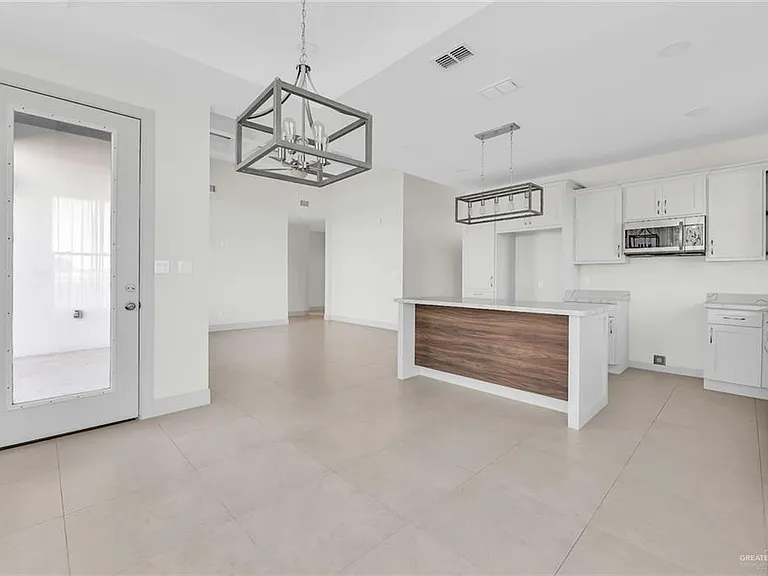 1202 S Linda St — Photo 4