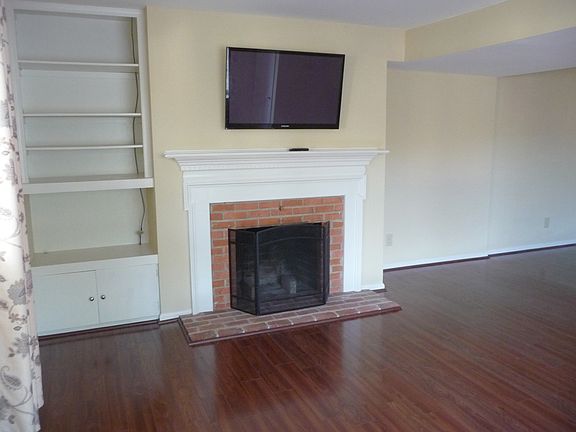 Living Room w/fp/hardwood