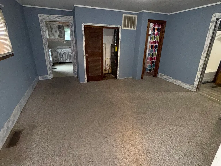 564 S Court St — Photo 8