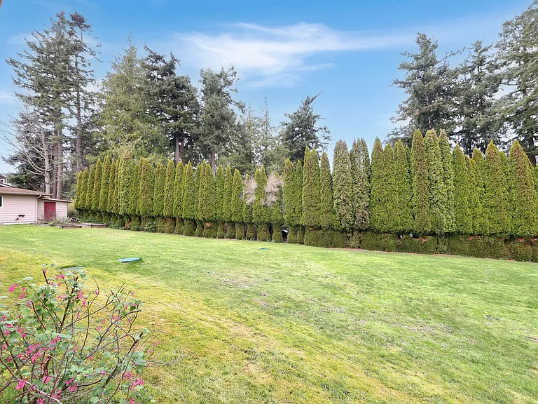 14329 Gibralter Rd — Photo 18