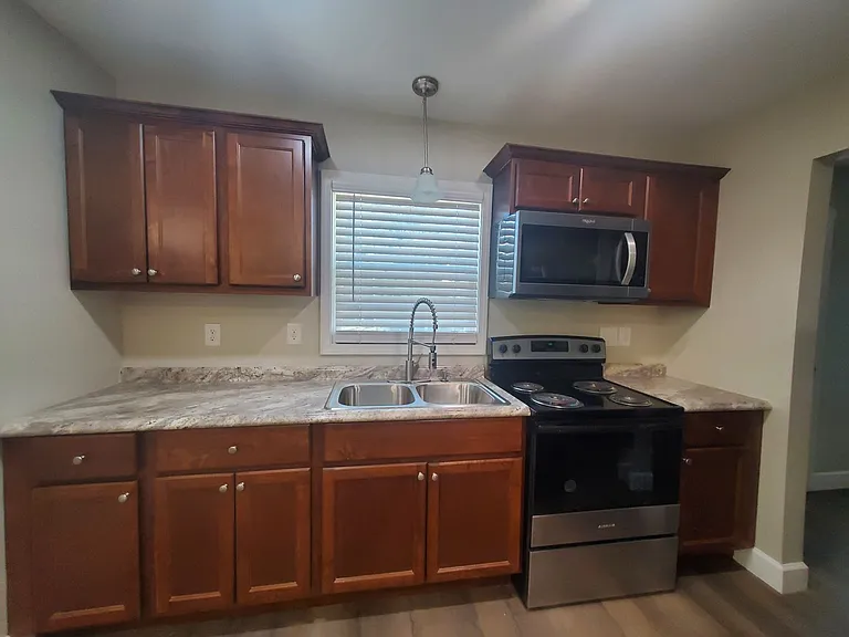 1208 Hillsboro St — Photo 13