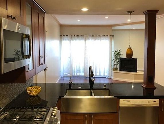 4th image of 17914 Magnolia Blvd Unit 307