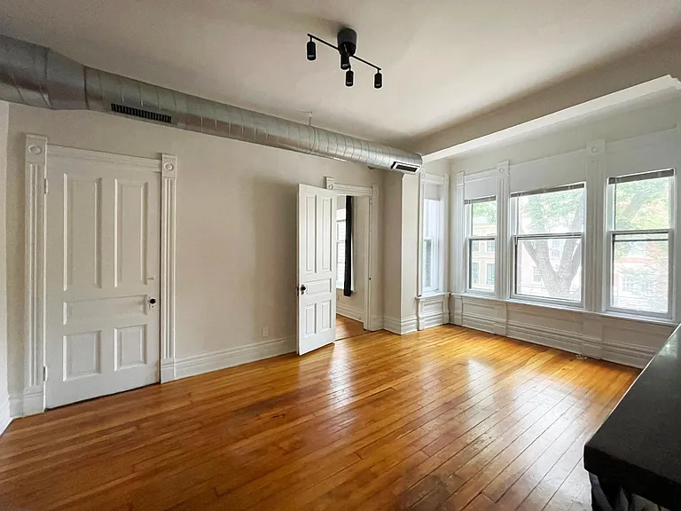 1434 N North Park Ave #2 — Photo 2