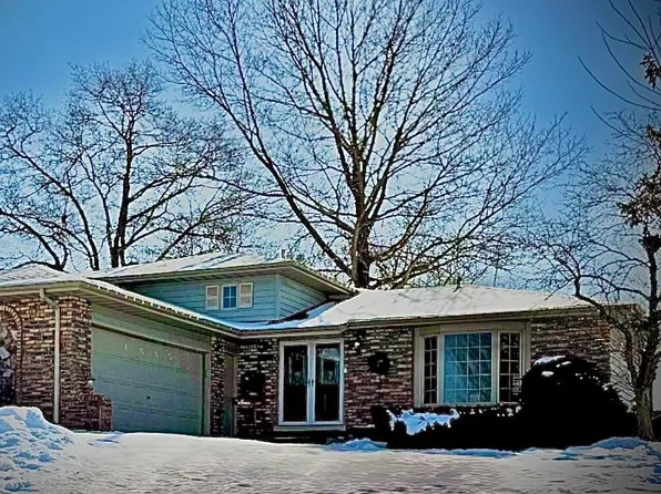 1885 Loganberry Ln, Crown Point, IN 46307