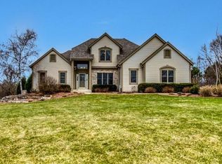 W297S8175 Shallow Waters Cir, Mukwonago, WI 53149