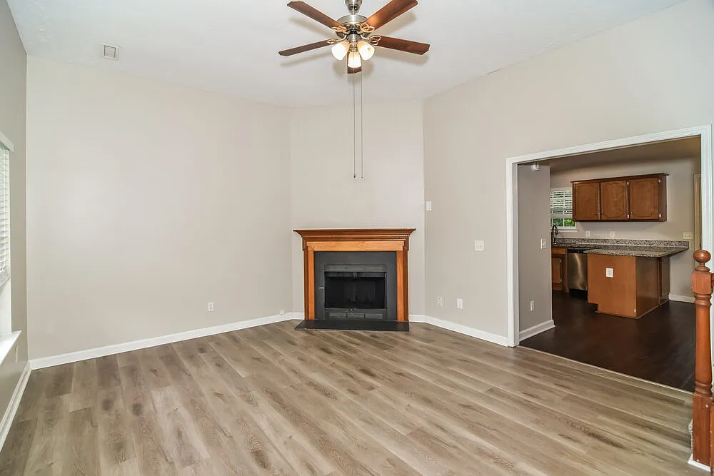 3 bed, 2.5 bath, 1837 sqft, $2,325 — Photo 4