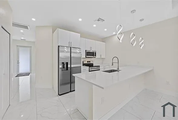 2412 Delta Ave N #2412 — Photo 3