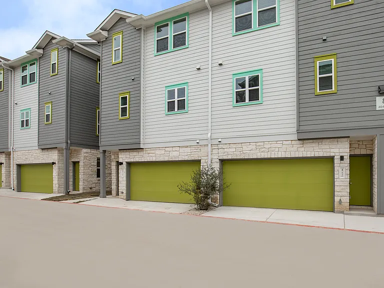 Trailside Oaks Townhomes — Photo 128