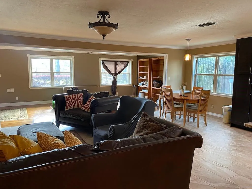 3 bed, 2.0 bath, 1986 sqft, $2,900 — Photo 4