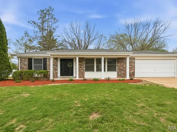 17 Atwood Dr, Saint Peters, MO 63376