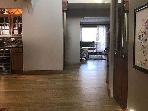 4th image of 435 W Lake Dr