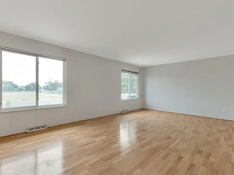 1202 S Moline St — Photo 4