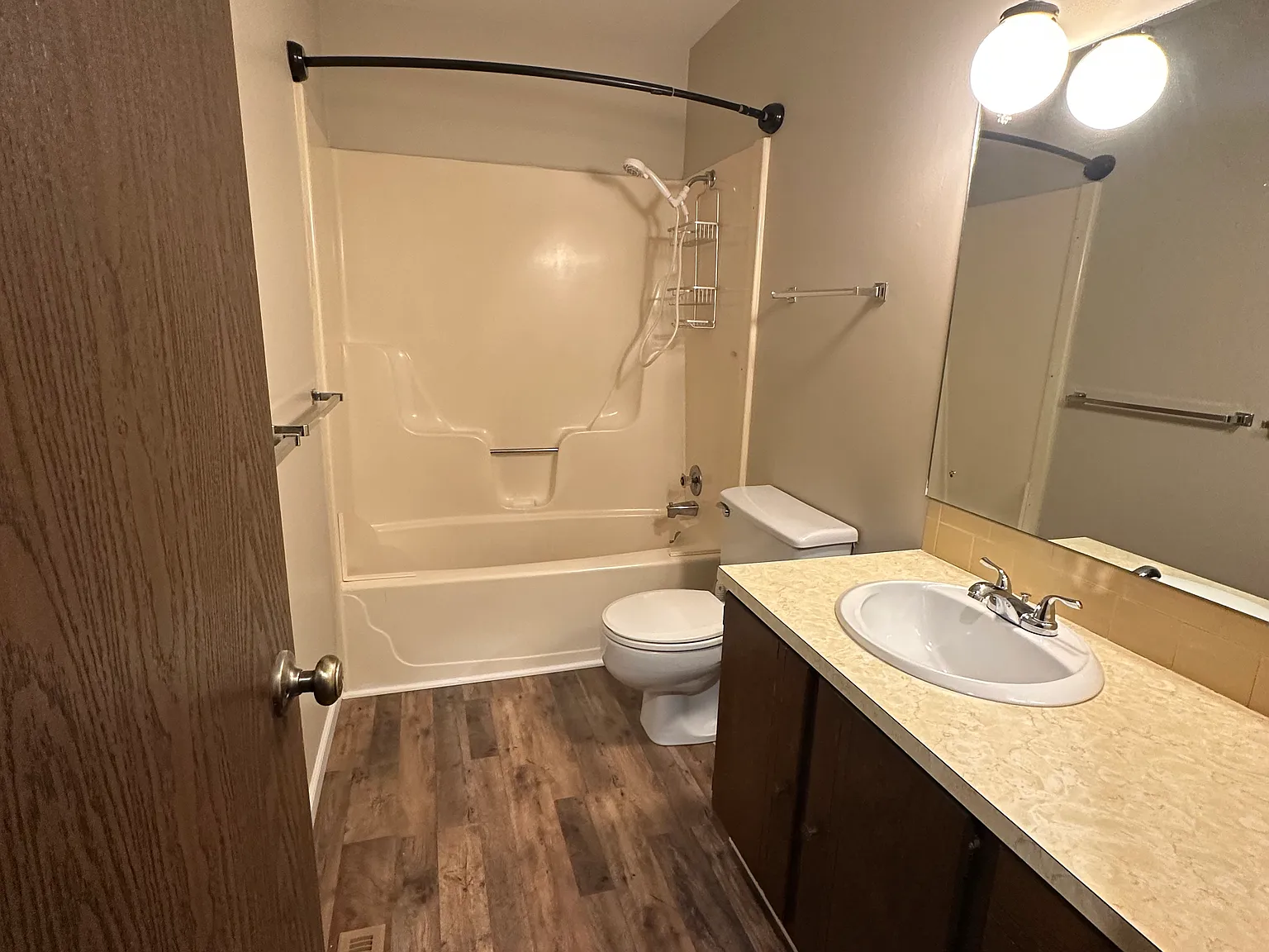 4 bed, 2000 sqft, $1,250 — Photo 2