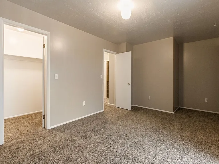 4574 S 700 E — Photo 21