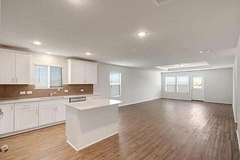 4th image of 700 Forestdale Ct