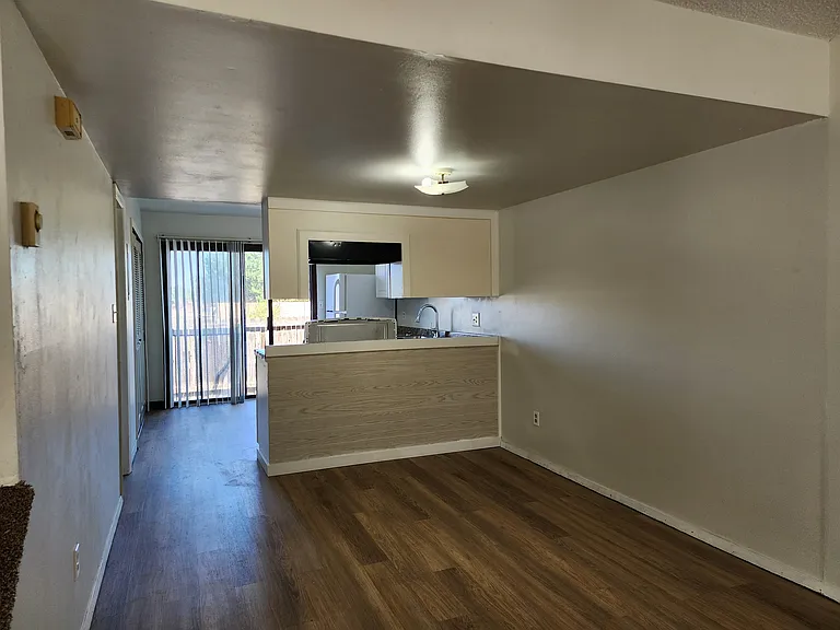 32 Royal Crest Dr #C — Photo 5