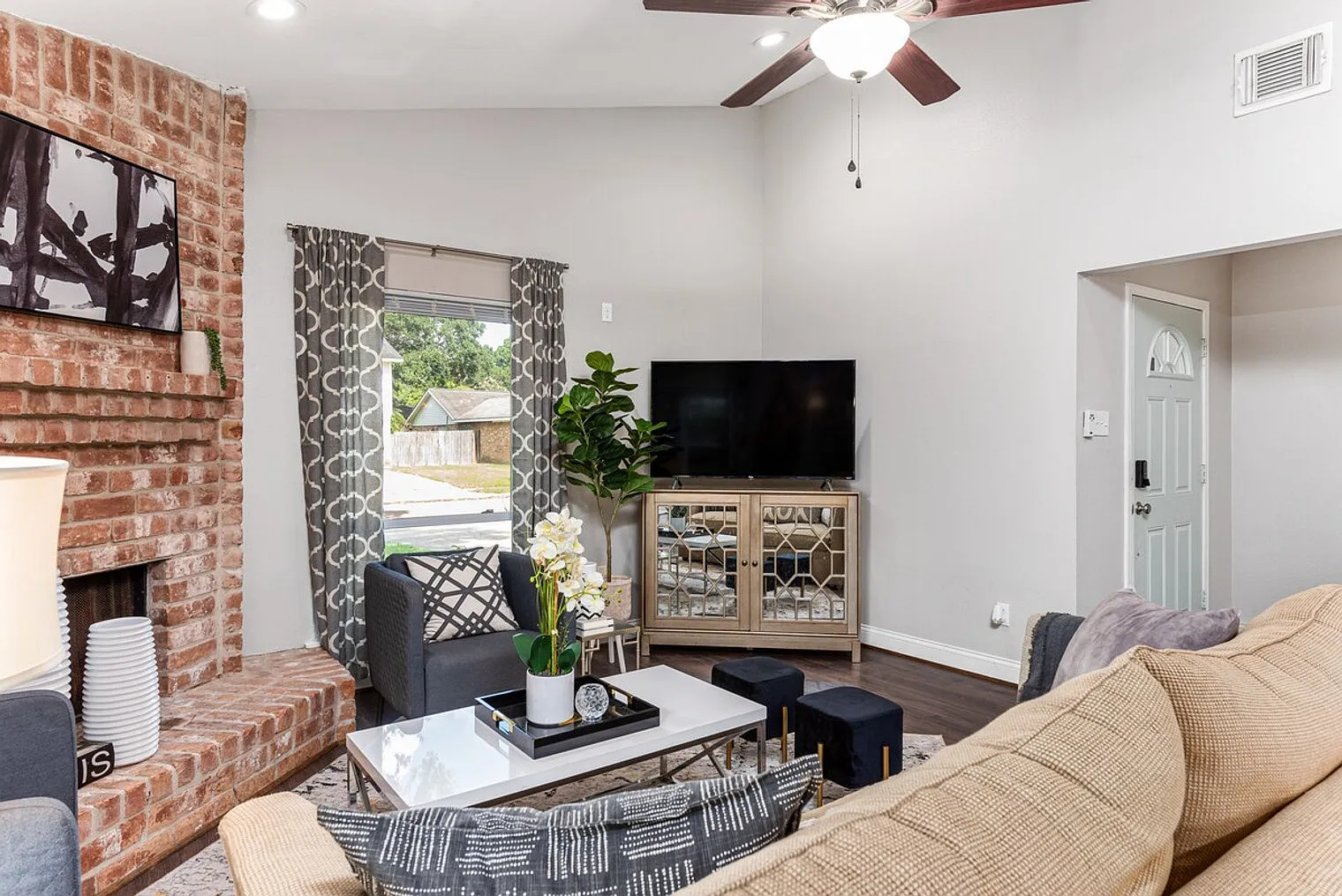 3 bed, 2.0 bath, $5,524 — Photo 4