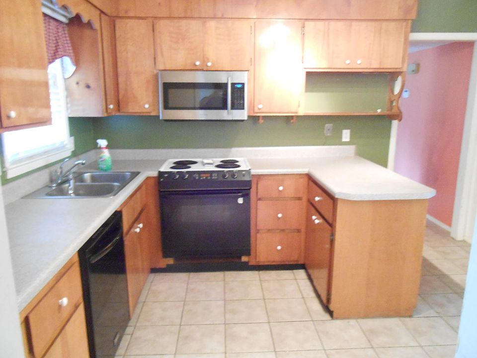 Kitchen with appliances