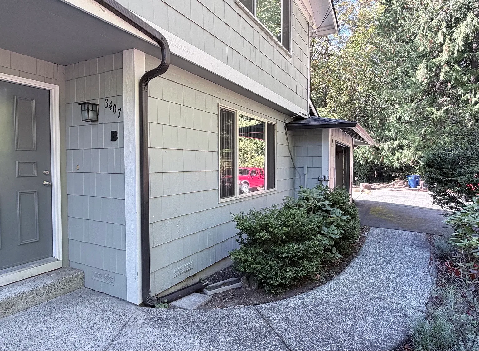 2 bed, 1.5 bath, 1369 sqft, $2,400 — Photo 1