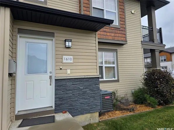 UNIT 1610-1015 Patrick CRESCENT, Saskatoon, SK S7W 0M3