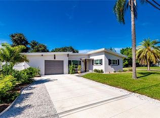 76 Temple Ln, Largo, FL 33770
