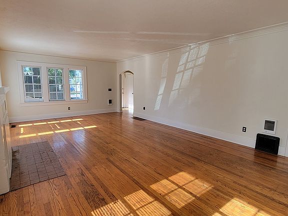 3rd image of 1445 W 11th Ave
