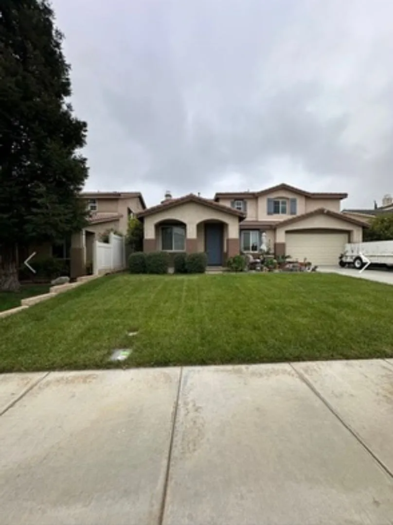 Beautiful 5 Bedroom Home for Rent — Photo 2