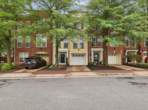 5016 Gardner Dr, Alexandria, VA 22304