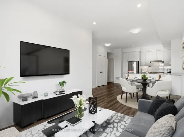 150 Honeycrisp Cres #275, Vaughan, ON L4K 0N7