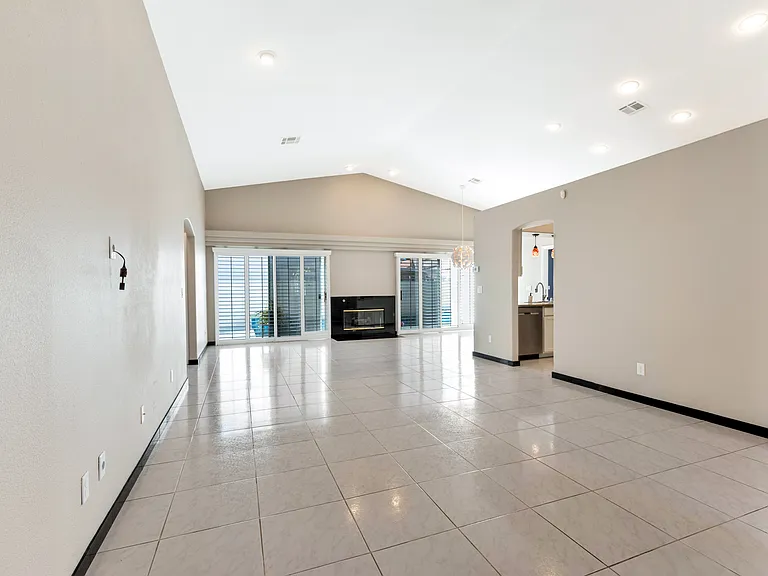 5049 Forest Oaks Dr — Photo 18