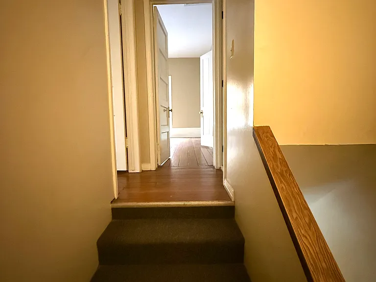 330 Commerce St #4 — Photo 8