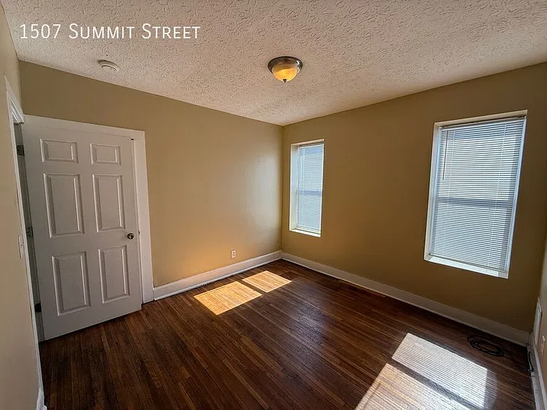 1507 Summit St — Photo 7