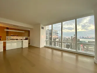 Rented by Gulia Wang, LREB