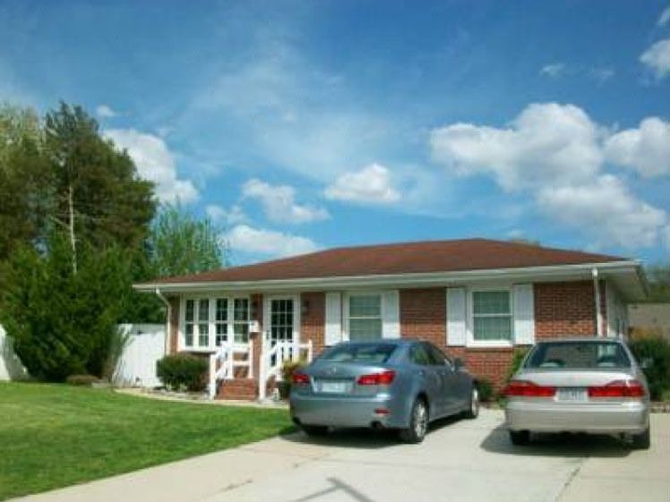 1st image of 10 Brown Ct