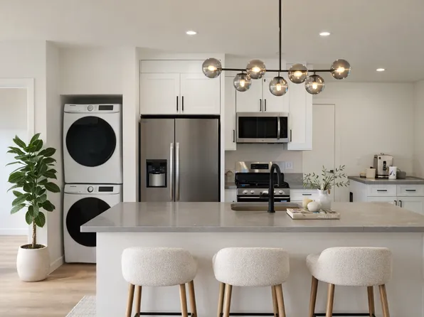 417 3rd St Floor 2, Union City, NJ 07087