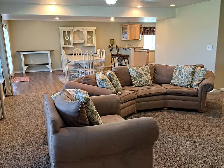 334 W Shadow Ridge Dr — Photo 1