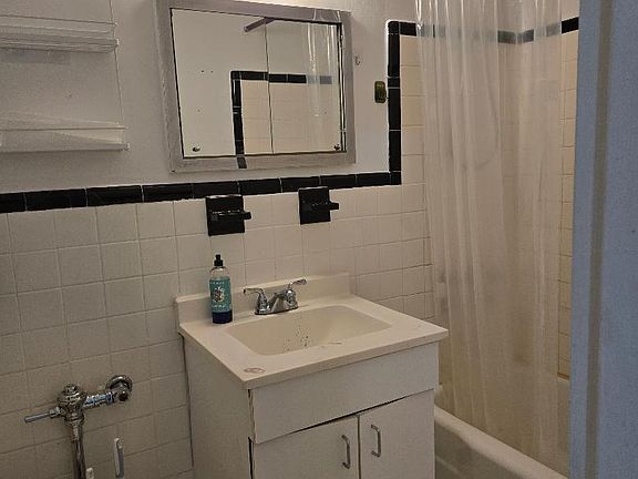 5th image of 347 E 78th St APT 5B