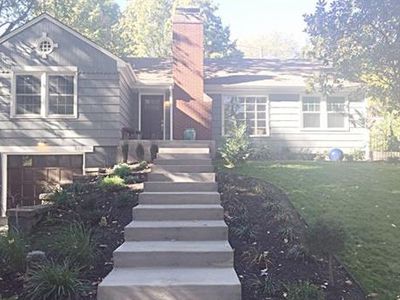 210 E Winthrope Rd, Kansas City, MO, 64113