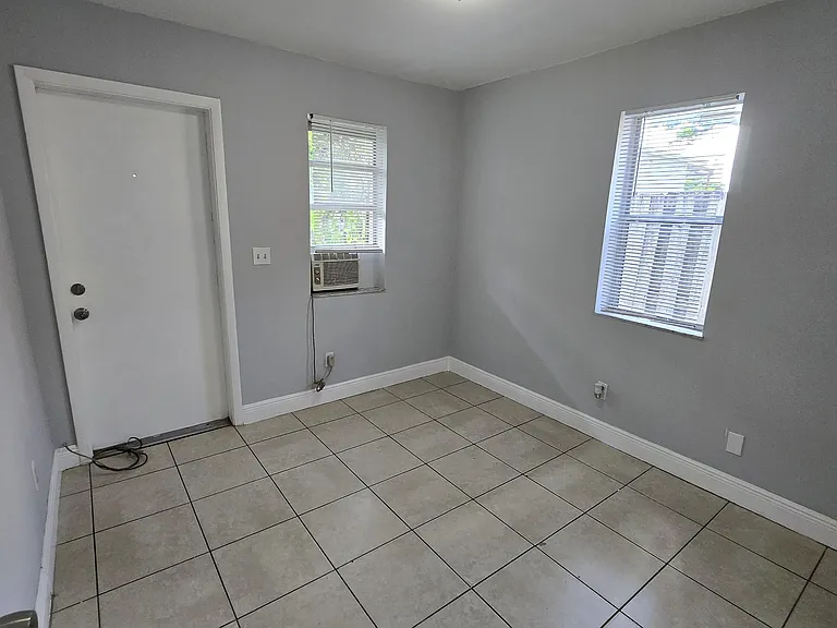 1012 NW 2nd Ave #6 — Photo 4