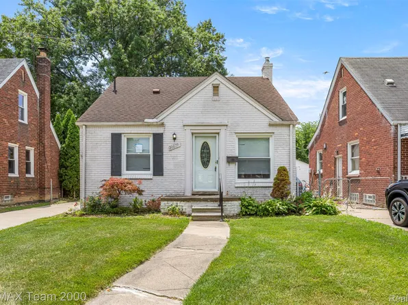 20672 Fleetwood Dr, Harper Woods, MI 48225