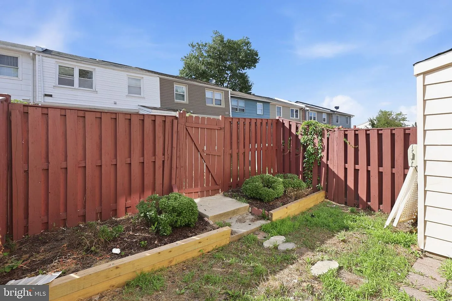 3 bed, 2.5 bath, 1320 sqft, $2,500 — Photo 4