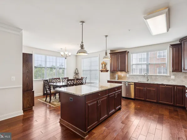 44589 York Crest Ter APT 200, Ashburn, VA 20147