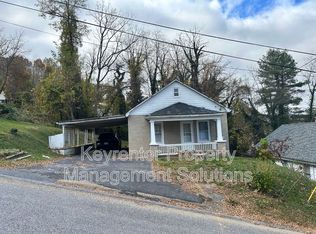 1014 Hall St, Staunton, VA 24401