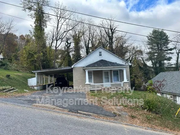 1014 Hall St, Staunton, VA 24401