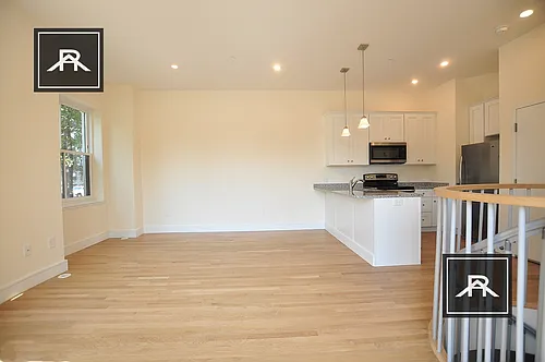 879 Beacon St #1 Photo 1