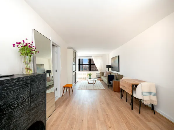 185 West End Avenue image 1 of 16