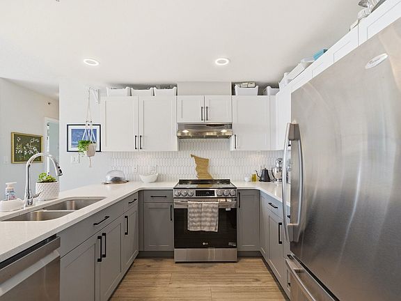2nd image of 14 Begbie St #1202