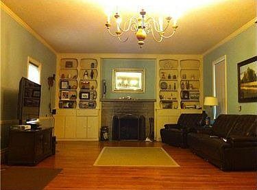 3rd image of 1331 Clay Pike