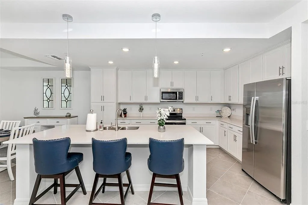 2 bed, 2.0 bath, 1154 sqft, $5,000 — Photo 4
